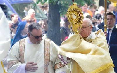 Olsztyn. Centralna procesja Bożego Ciała