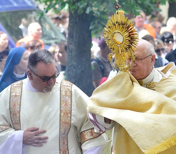 Olsztyn. Centralna procesja Bożego Ciała