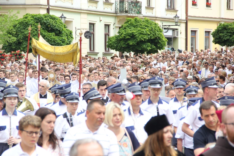 Boże Ciało w tarnowskiej katedrze - procesja
