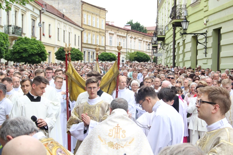 Boże Ciało w tarnowskiej katedrze - procesja