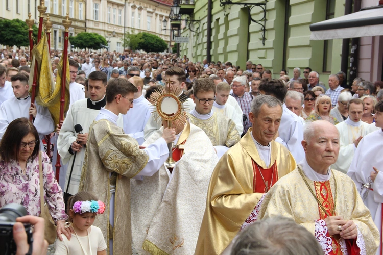 Boże Ciało w tarnowskiej katedrze - procesja