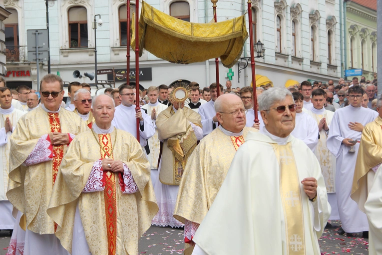 Boże Ciało w tarnowskiej katedrze - procesja