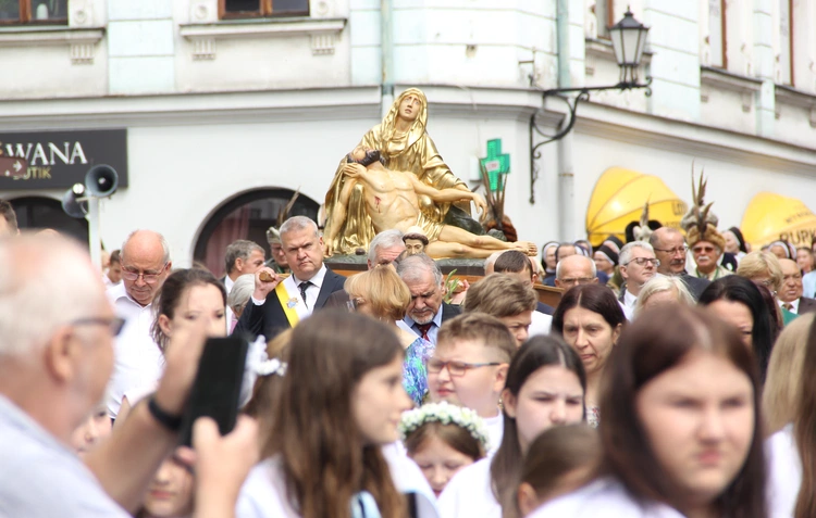 Boże Ciało w tarnowskiej katedrze - procesja