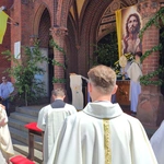 Procesja w centrum Legnicy