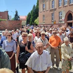 Procesja w centrum Legnicy