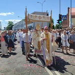 Procesja w centrum Legnicy