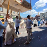 Procesja w centrum Legnicy