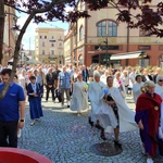 Procesja w centrum Legnicy