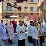 Procesja w centrum Legnicy