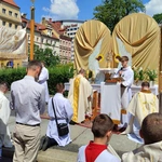 Procesja w centrum Legnicy