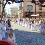 Procesja w centrum Legnicy