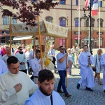 Procesja w centrum Legnicy