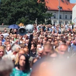 Procesja w centrum Legnicy