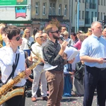 Procesja w centrum Legnicy