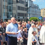 Procesja w centrum Legnicy