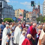 Procesja w centrum Legnicy