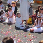 Procesja w centrum Legnicy