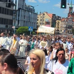 Procesja w centrum Legnicy