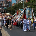 Procesja w centrum Legnicy