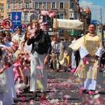 Procesja w centrum Legnicy