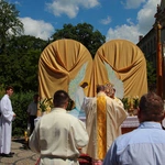 Procesja w centrum Legnicy