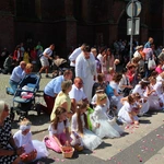 Procesja w centrum Legnicy