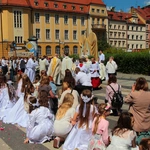 Procesja w centrum Legnicy