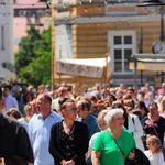 Procesja w centrum Legnicy