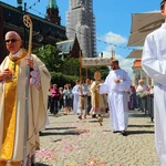 Procesja w centrum Legnicy