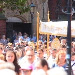 Procesja w centrum Legnicy