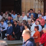 Procesja w centrum Legnicy