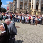 Procesja w centrum Legnicy