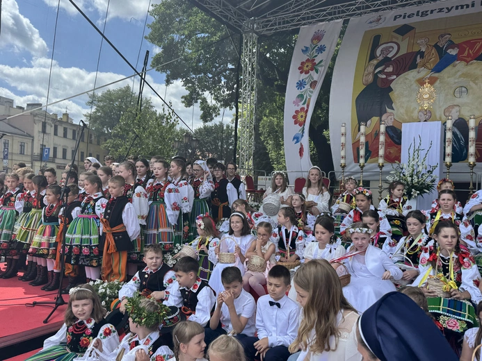 Z nuncjuszem za Jezusem Eucharystycznym