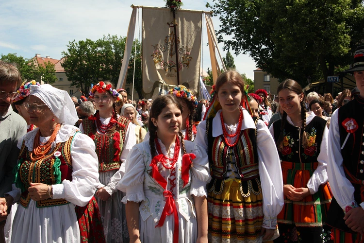 Boże Ciało w Łowiczu - procesja