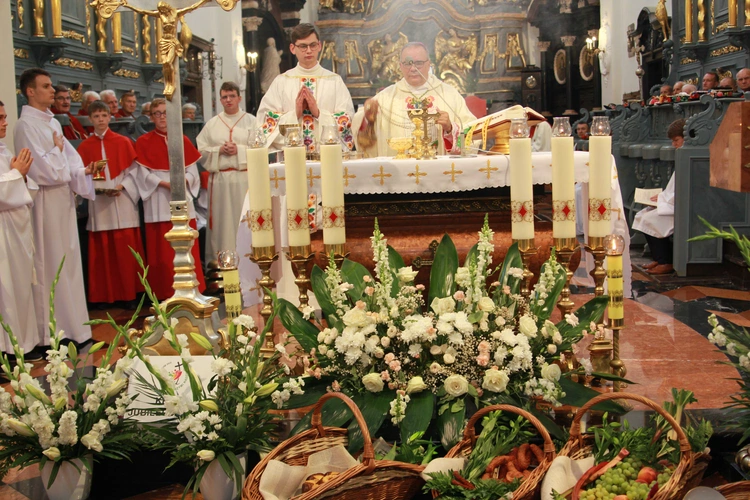 Boże Ciało w Łowiczu - Msza św.