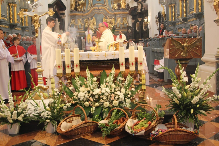 Boże Ciało w Łowiczu - Msza św.