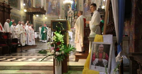 Płock. Modlitwa za papieża