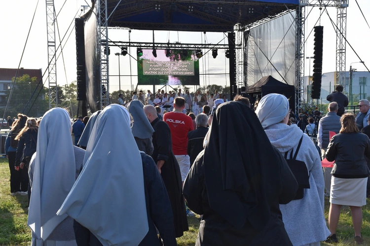 Bogu Chwała w Rumi