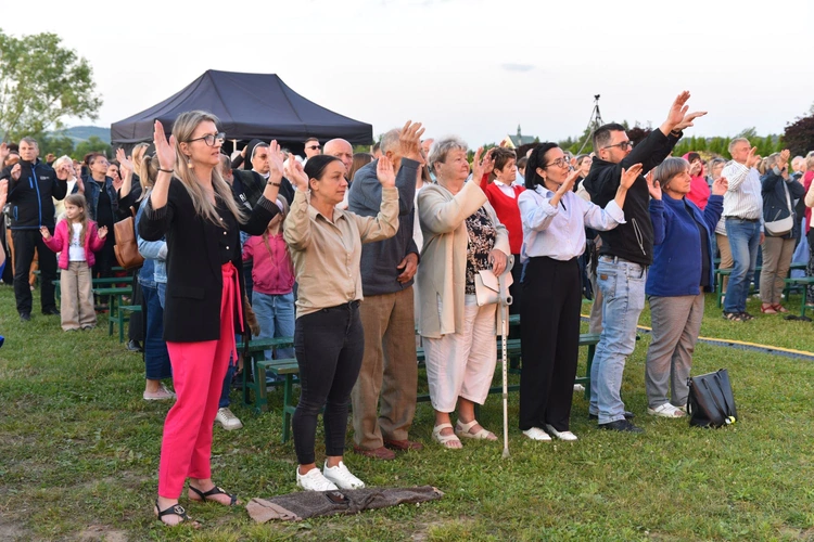 Uwielbienie w Zakliczynie