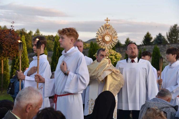 Uwielbienie w Zakliczynie