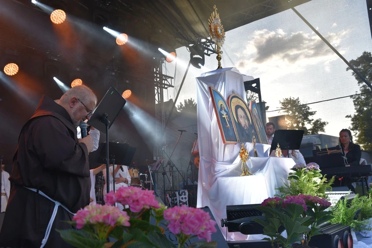 Uwielbienie w Zakliczynie