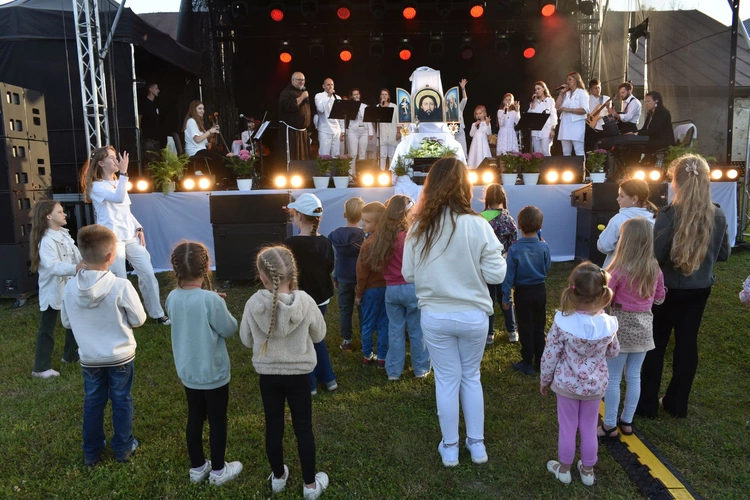 Uwielbienie w Zakliczynie