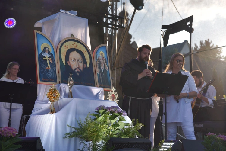 Uwielbienie w Zakliczynie