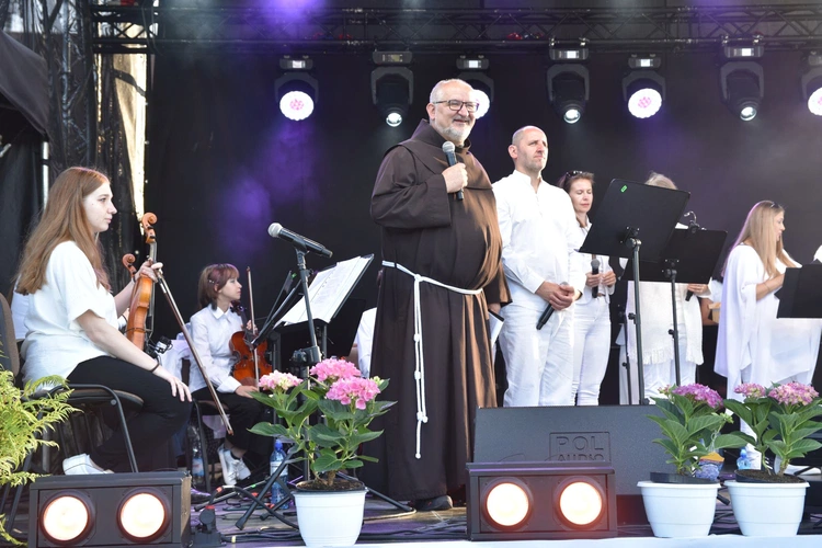 Uwielbienie w Zakliczynie