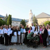 Uczestniczy drugiej edycji Studium Życia Rodzinnego z bp. Markiem Solarczykiem i ks. Krzysztofem Bochniakiem.