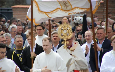 Płock. Uliczna katecheza z żywym Jezusem