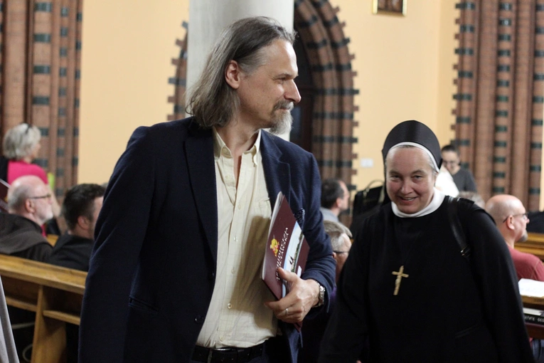 Głosowanie członków komisji synodalnych nad dokumentem roboczym (koniec etapu wiosennego)