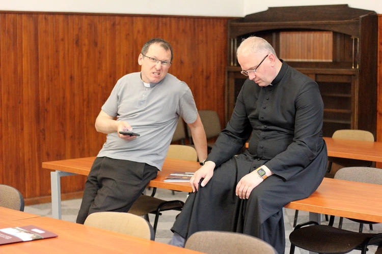 Głosowanie członków komisji synodalnych nad dokumentem roboczym (koniec etapu wiosennego)