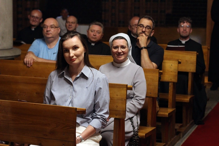 Głosowanie członków komisji synodalnych nad dokumentem roboczym (koniec etapu wiosennego)