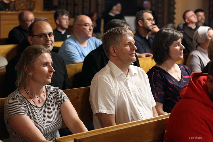Głosowanie członków komisji synodalnych nad dokumentem roboczym (koniec etapu wiosennego)